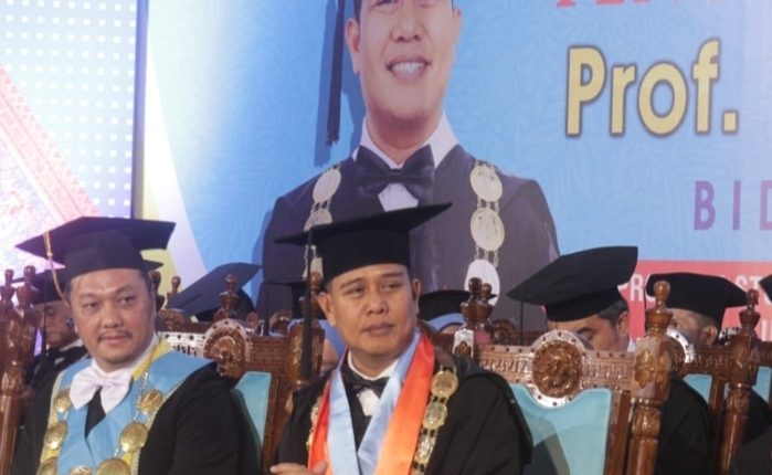 Momen Pengukuhan Sebagai Guru Besar Rektor Ubb Sebut Jelang Pemilu