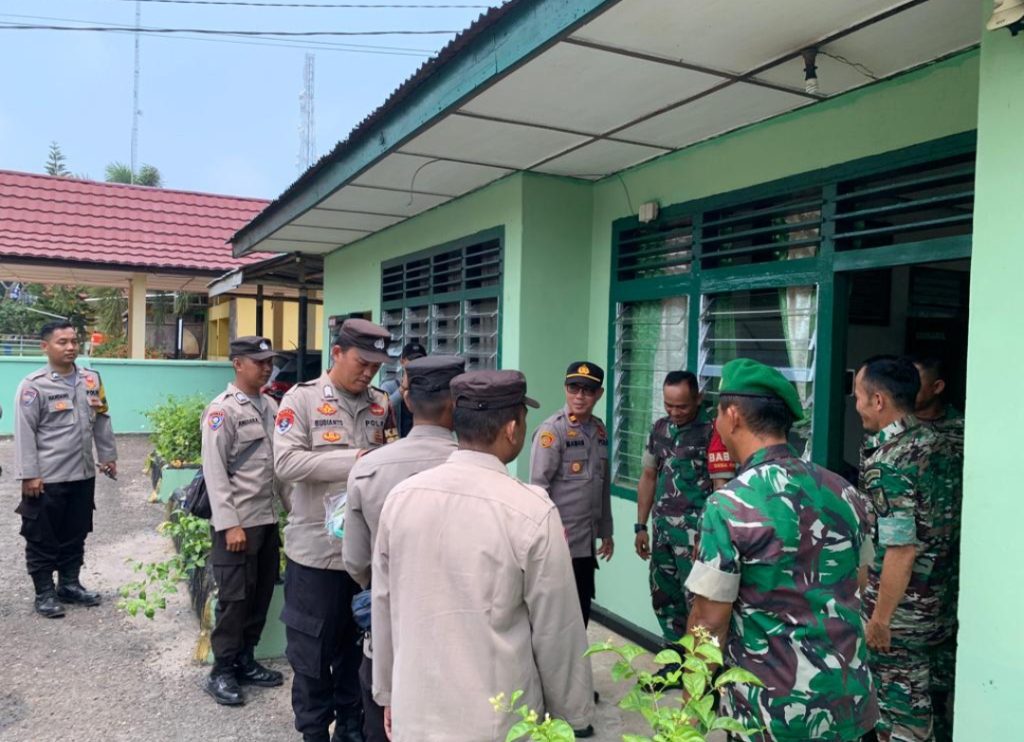 Sinergitas TNI-POLRI Dalam Peringatan HUT Ke-78 TNI: Nasi Tumpeng ...